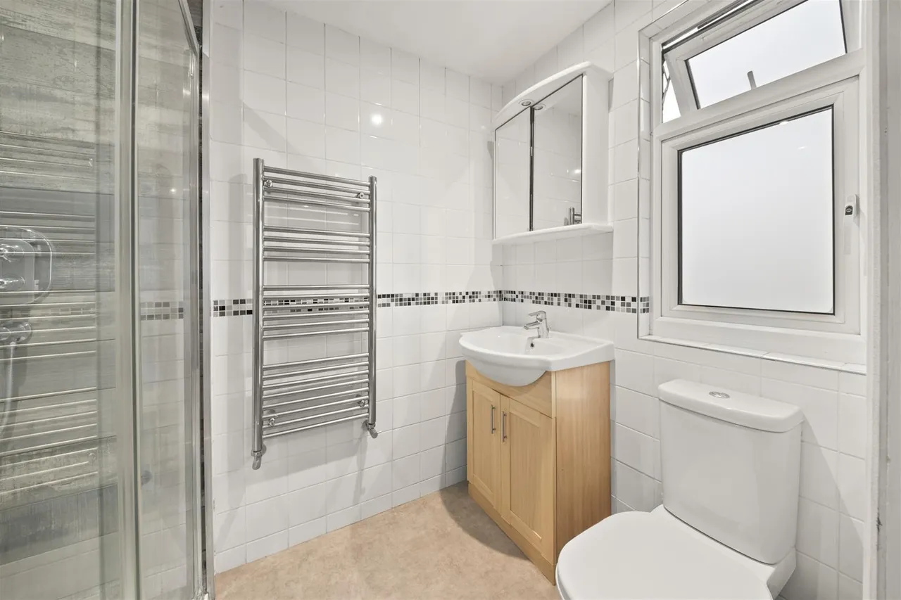 Victoria Road, Ruislip, photo 14