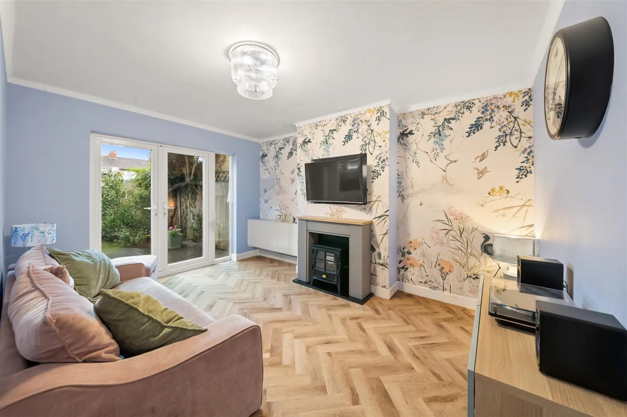 Victoria Road, Ruislip, photo 2