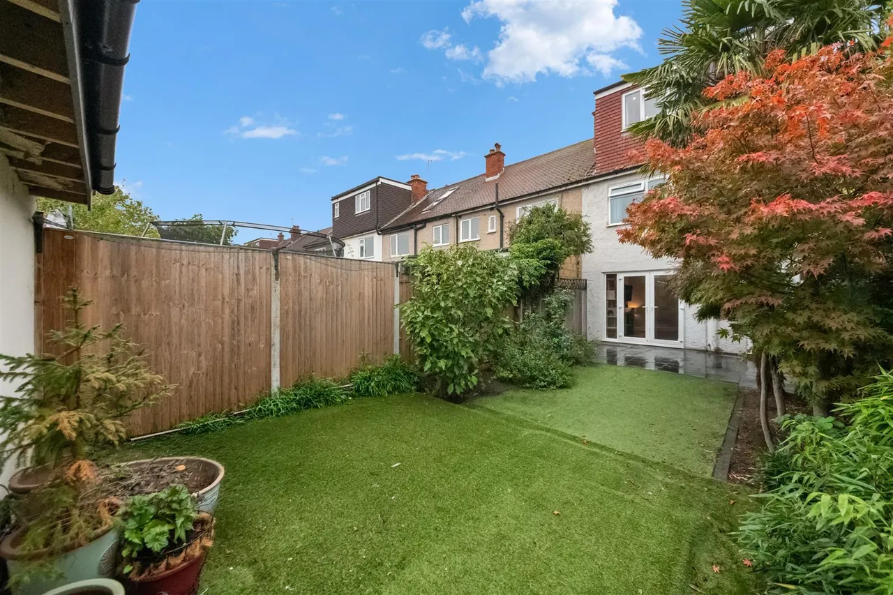 Victoria Road, Ruislip, photo 6
