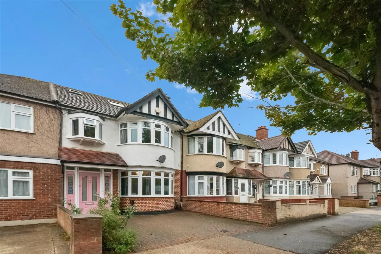 Victoria Road, Ruislip, photo 17