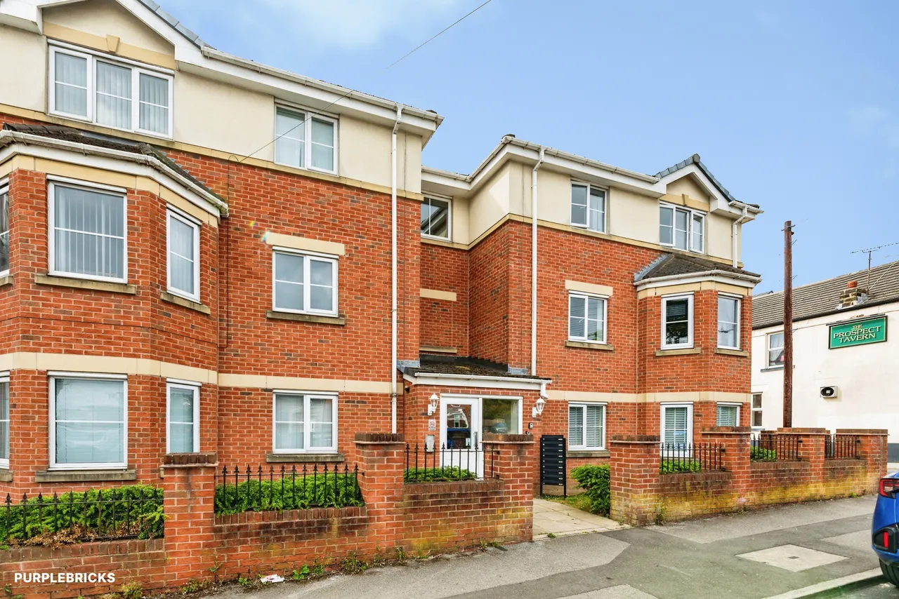 2 bed flat for sale, West Street, Barnsley, S74