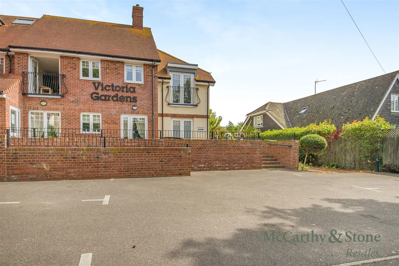 Raglan Road, Frinton-On-Sea, CO13, photo 20