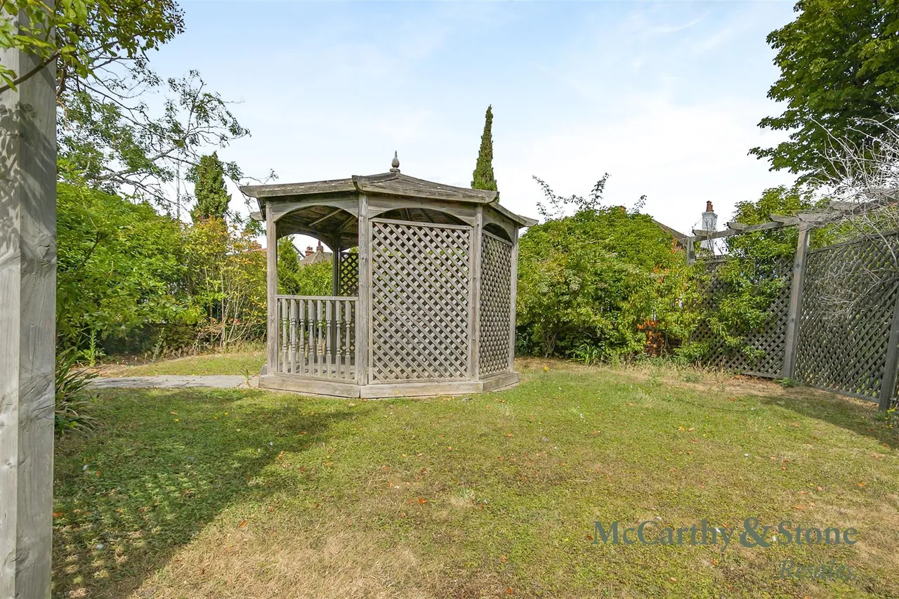 Raglan Road, Frinton-On-Sea, CO13, photo 19