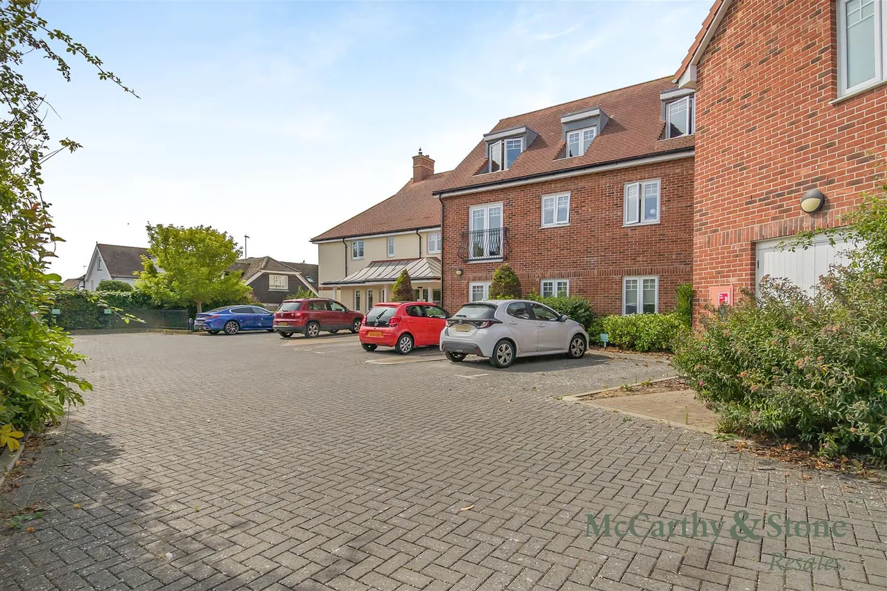 Raglan Road, Frinton-On-Sea, CO13, photo 22