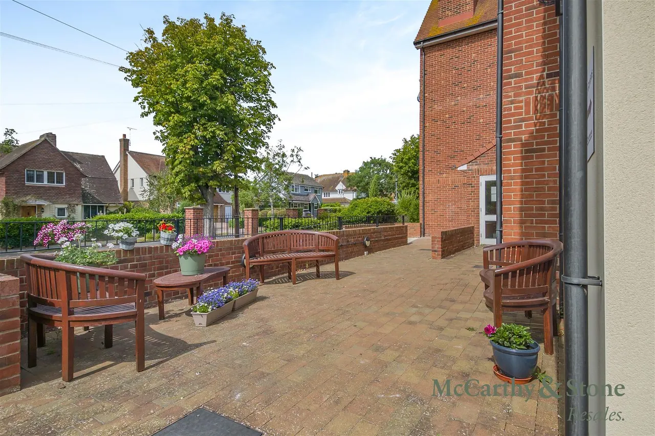 Raglan Road, Frinton-On-Sea, CO13, photo 21