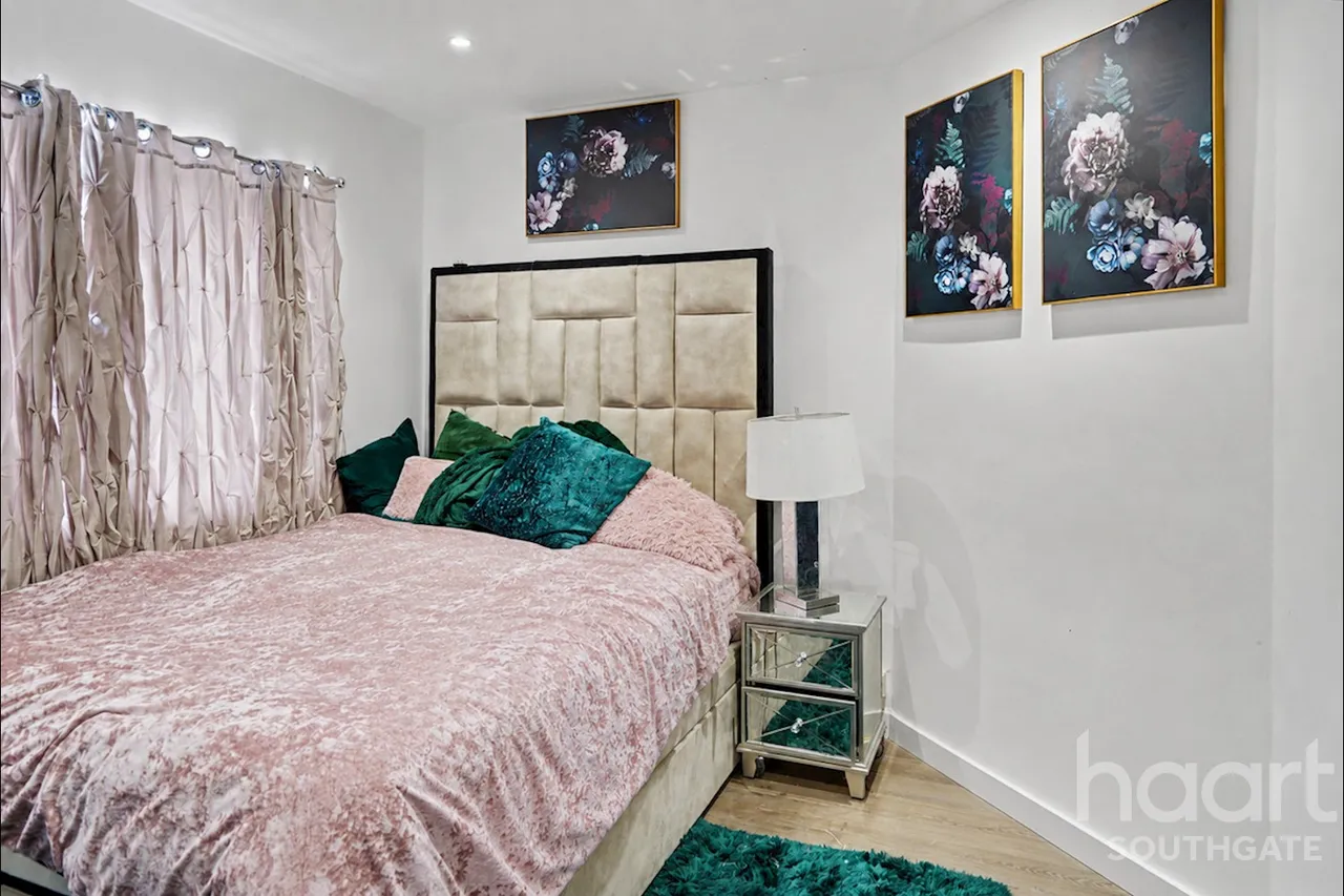 Tudor Crescent, London, EN2, photo 17