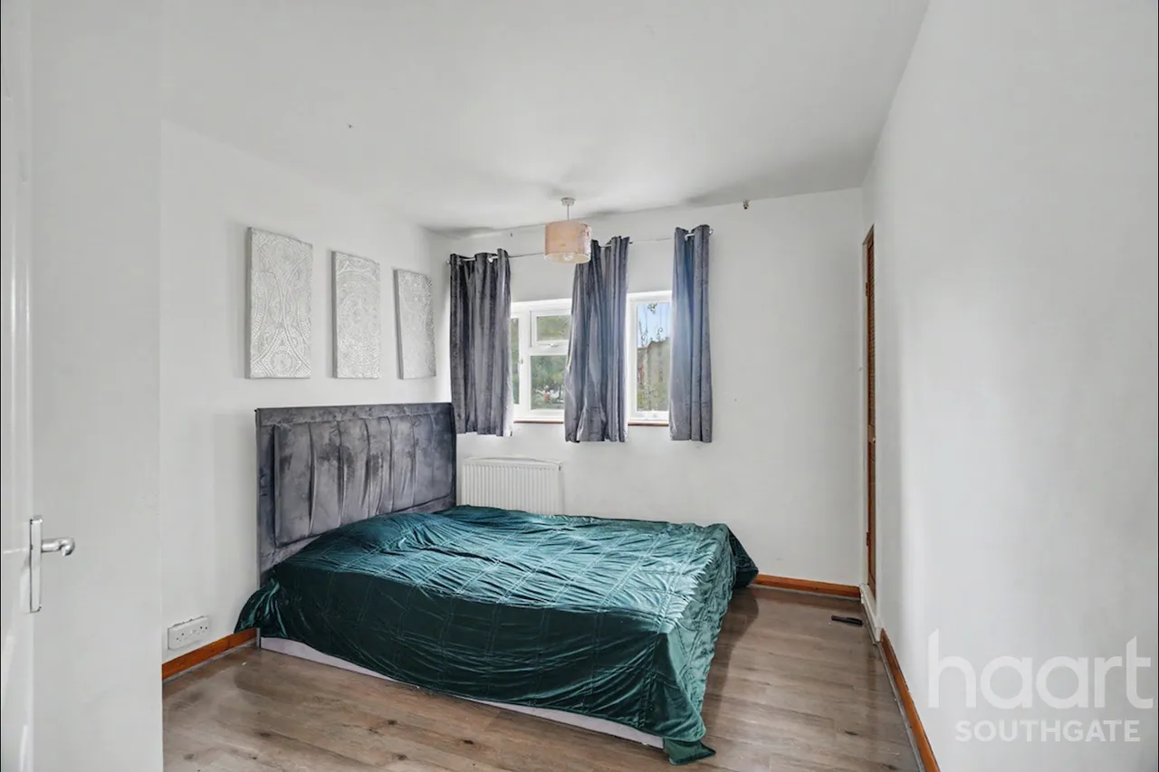 Tudor Crescent, London, EN2, photo 18