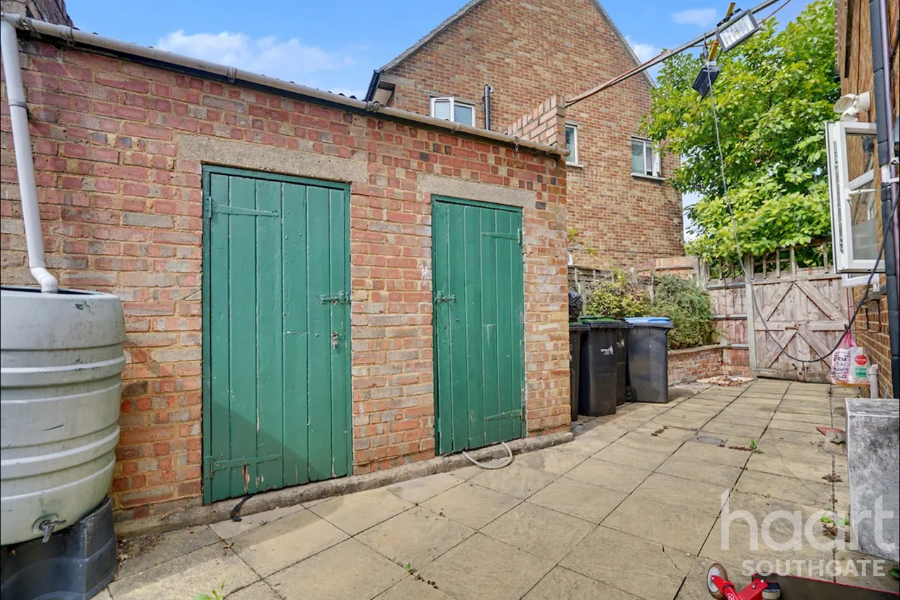 Tudor Crescent, London, EN2, photo 21