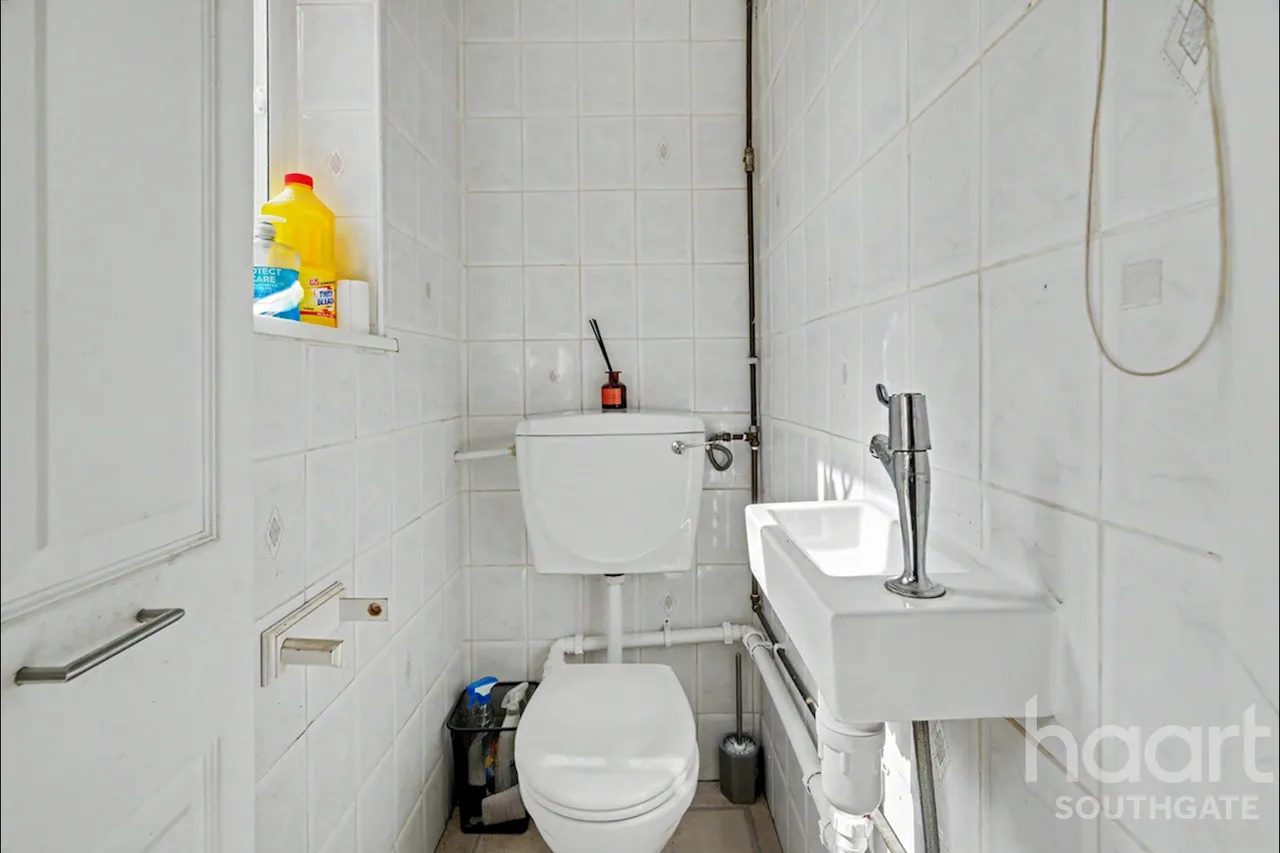 Tudor Crescent, London, EN2, photo 12