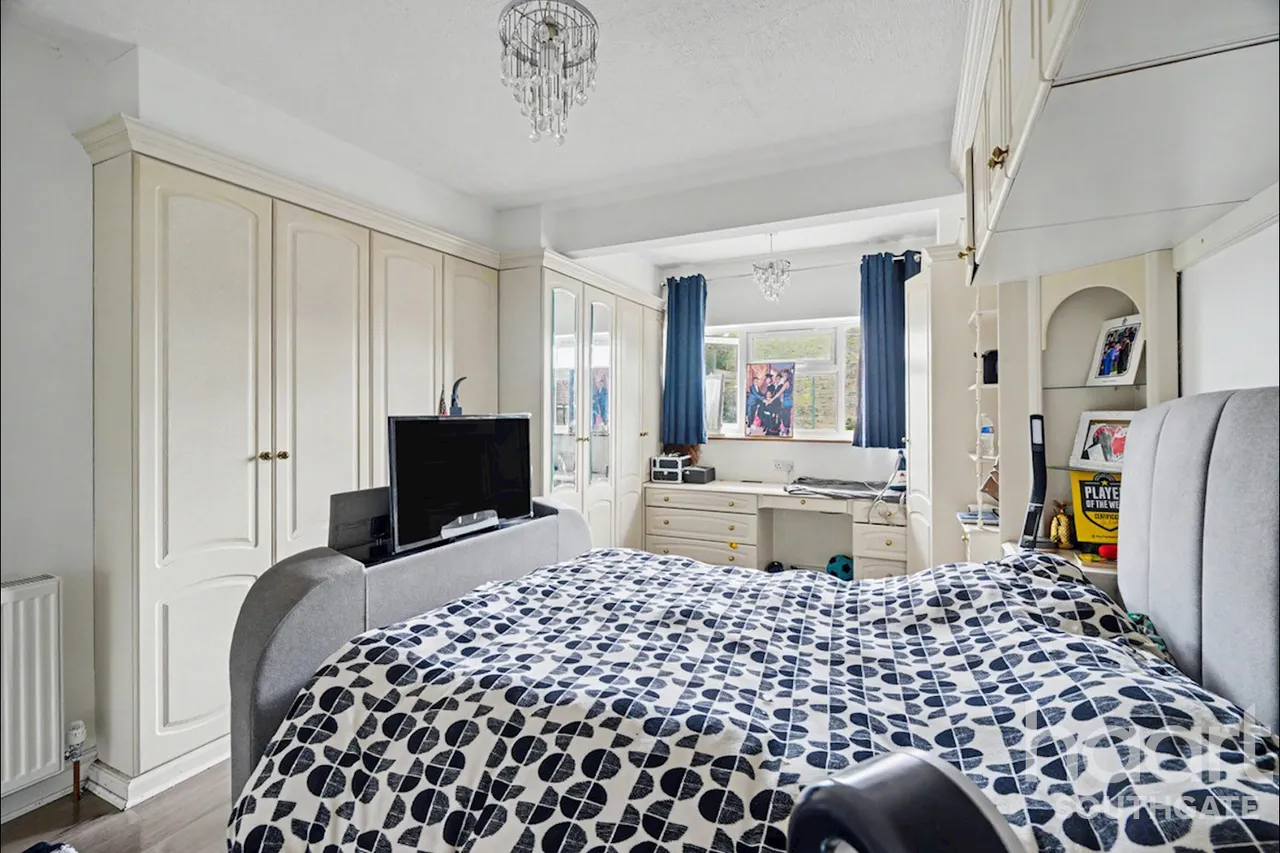 Tudor Crescent, London, EN2, photo 15
