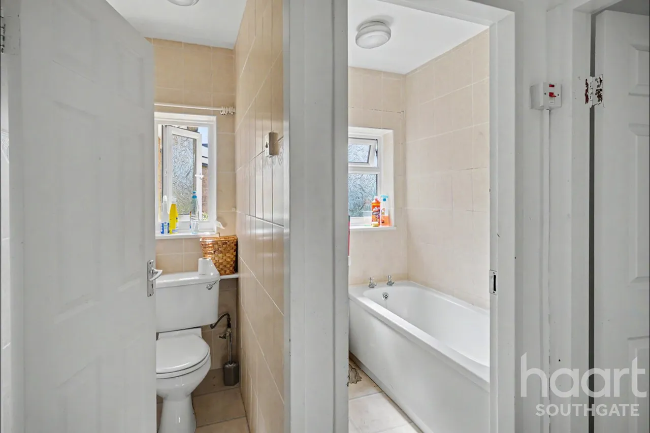 Tudor Crescent, London, EN2, photo 19