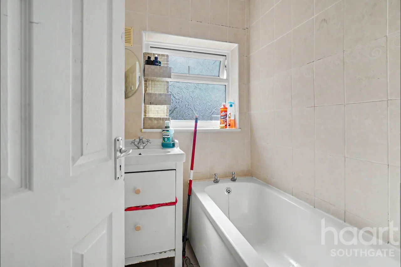 Tudor Crescent, London, EN2, photo 20