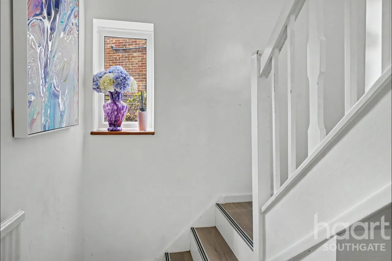 Tudor Crescent, London, EN2, photo 6