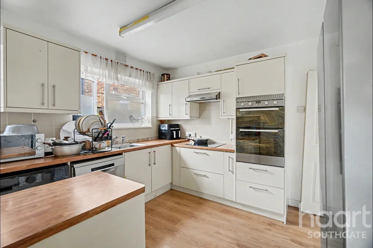 Tudor Crescent, London, EN2, photo 4