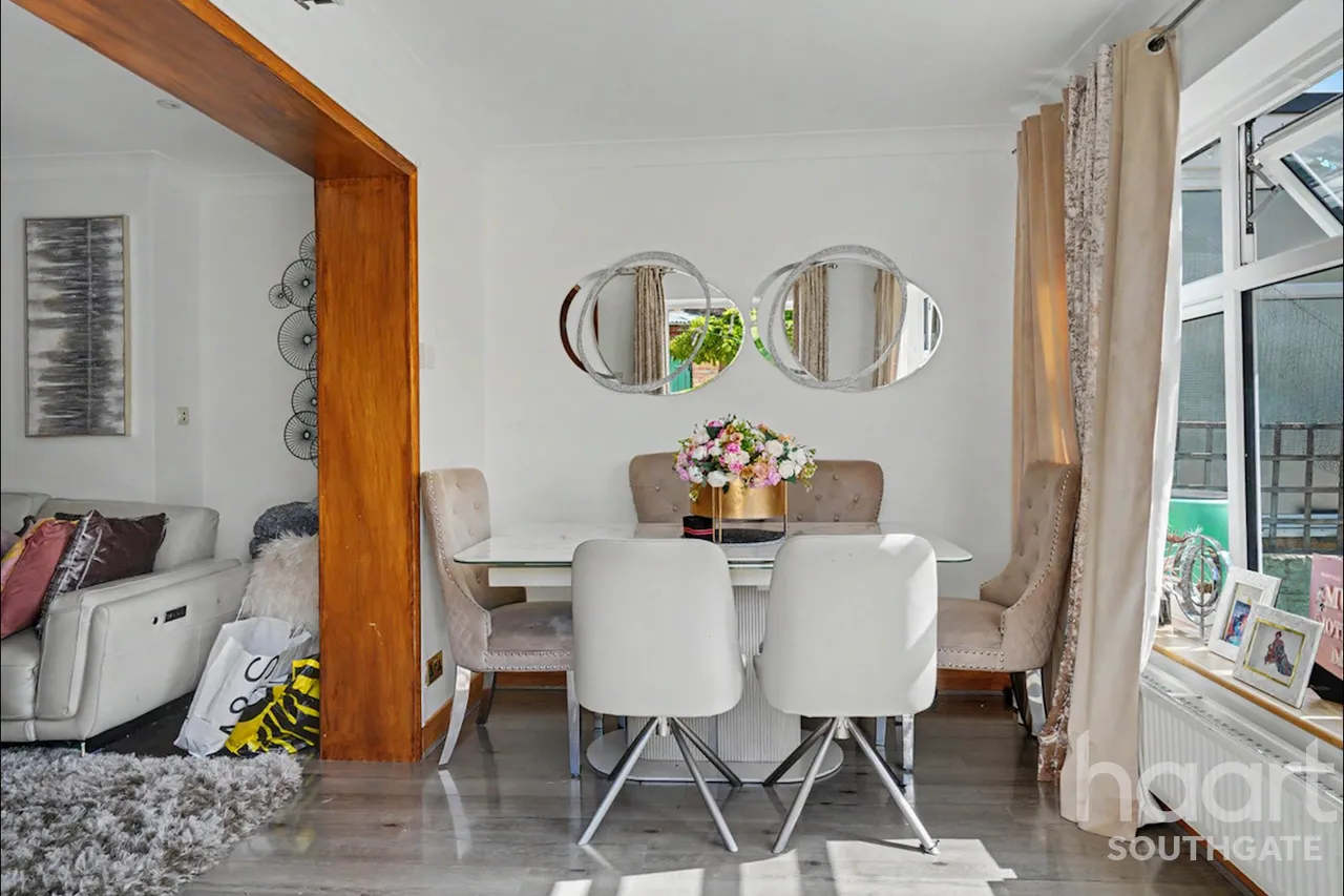 Tudor Crescent, London, EN2, photo 8