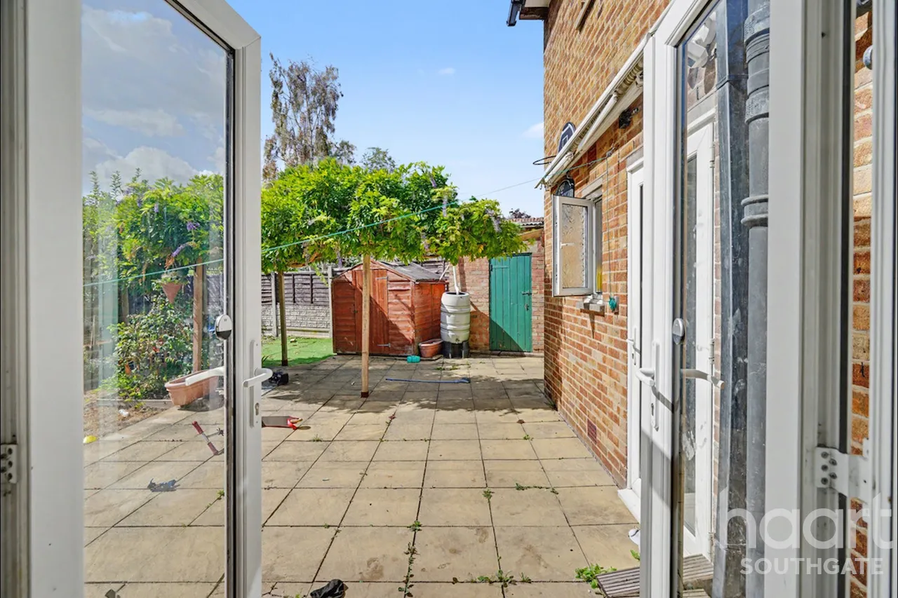 Tudor Crescent, London, EN2, photo 10