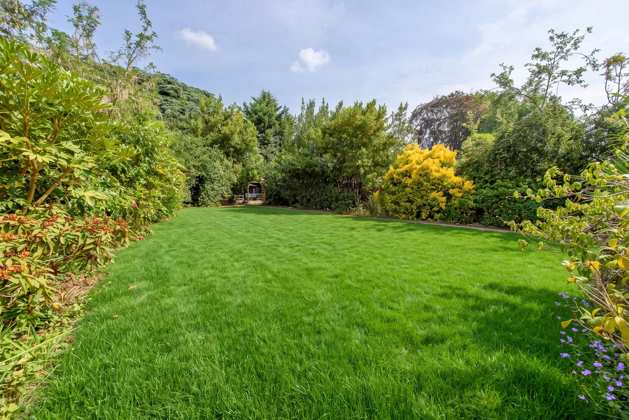 37 Friern Watch Avenue, London, photo 7