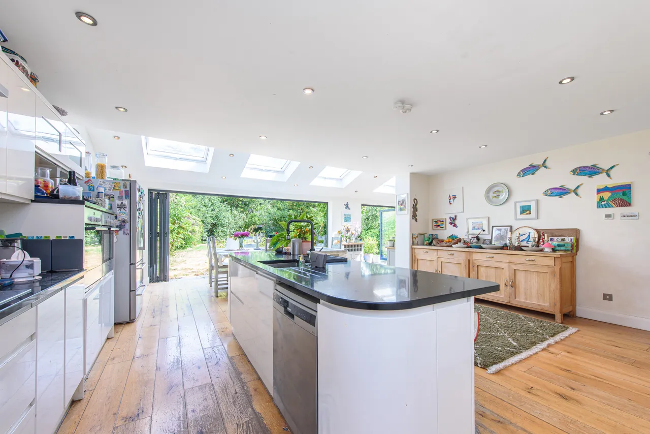 37 Friern Watch Avenue, London, photo 4