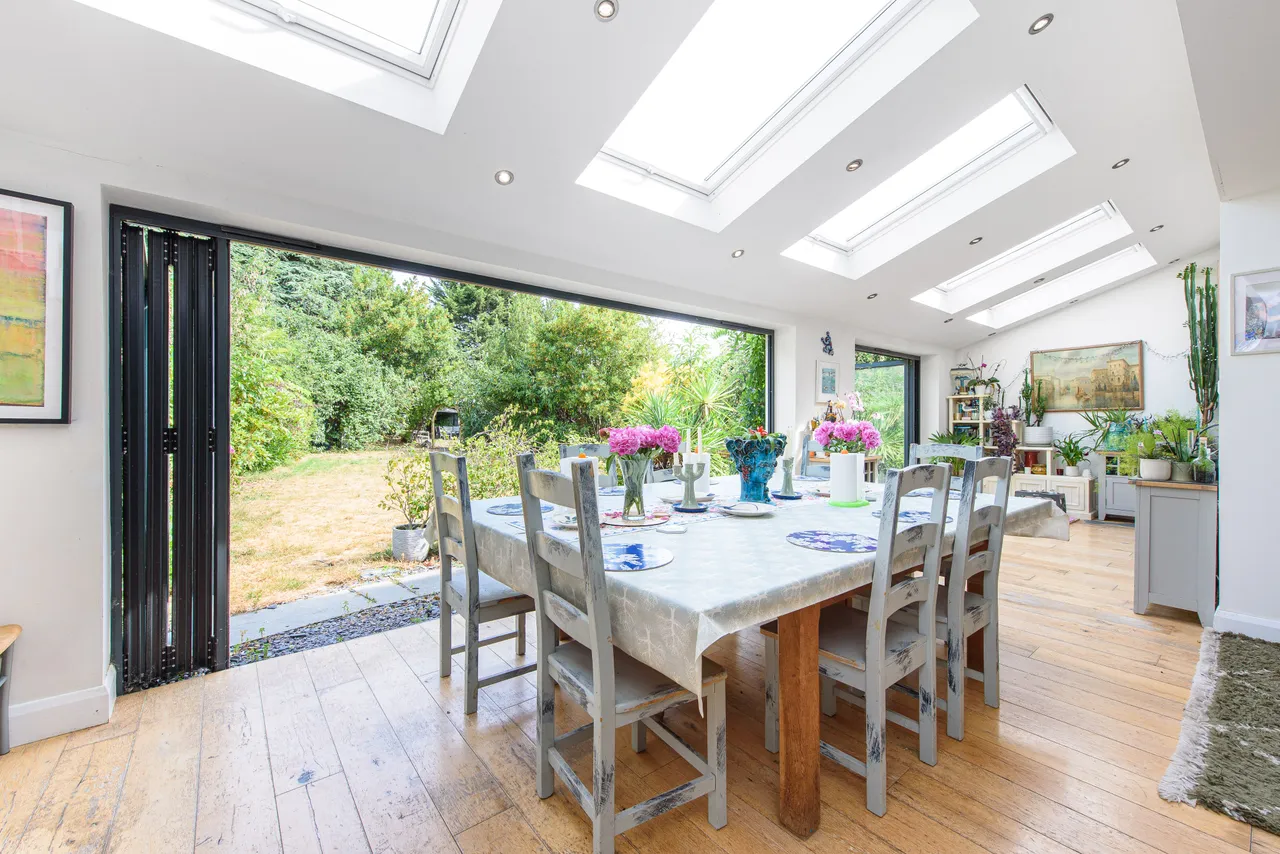 37 Friern Watch Avenue, London, photo 5