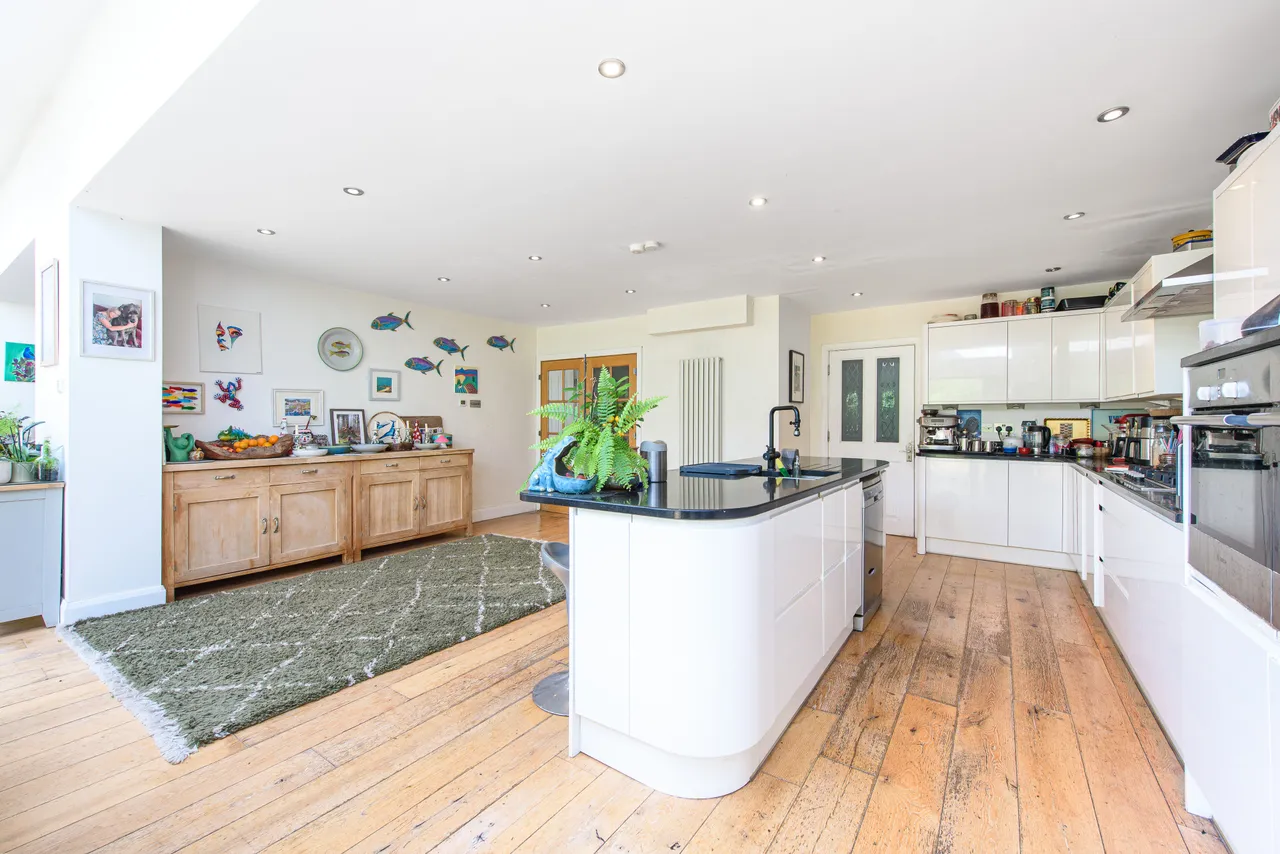 37 Friern Watch Avenue, London, photo 10