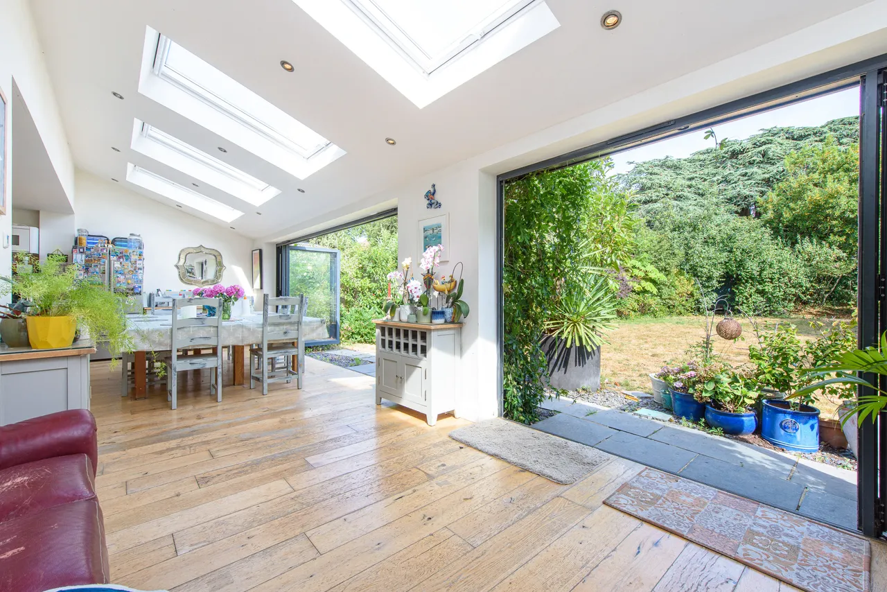 37 Friern Watch Avenue, London, photo 9