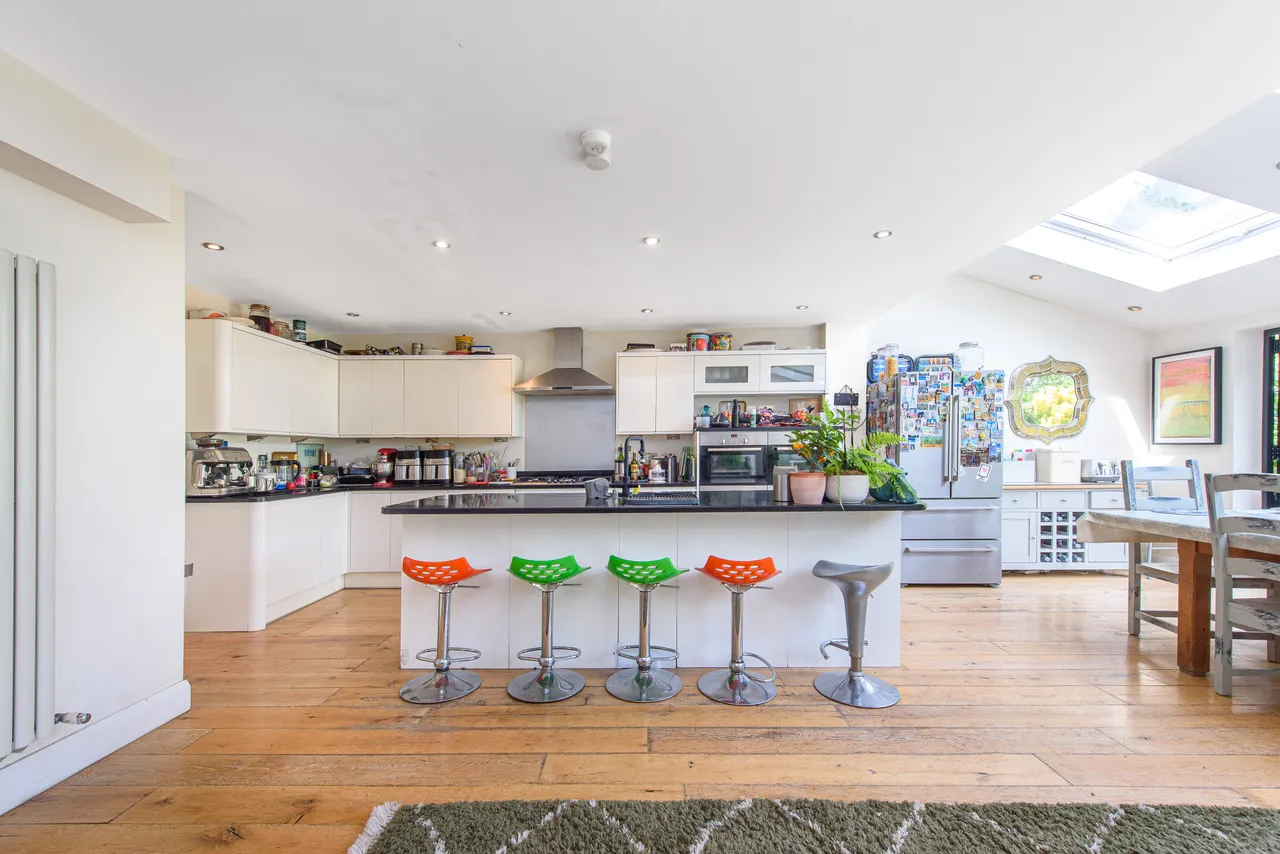 37 Friern Watch Avenue, London, photo 12