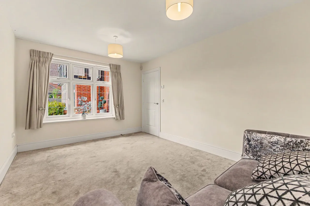Lodge Park Drive, Evesham, WR11, photo 16