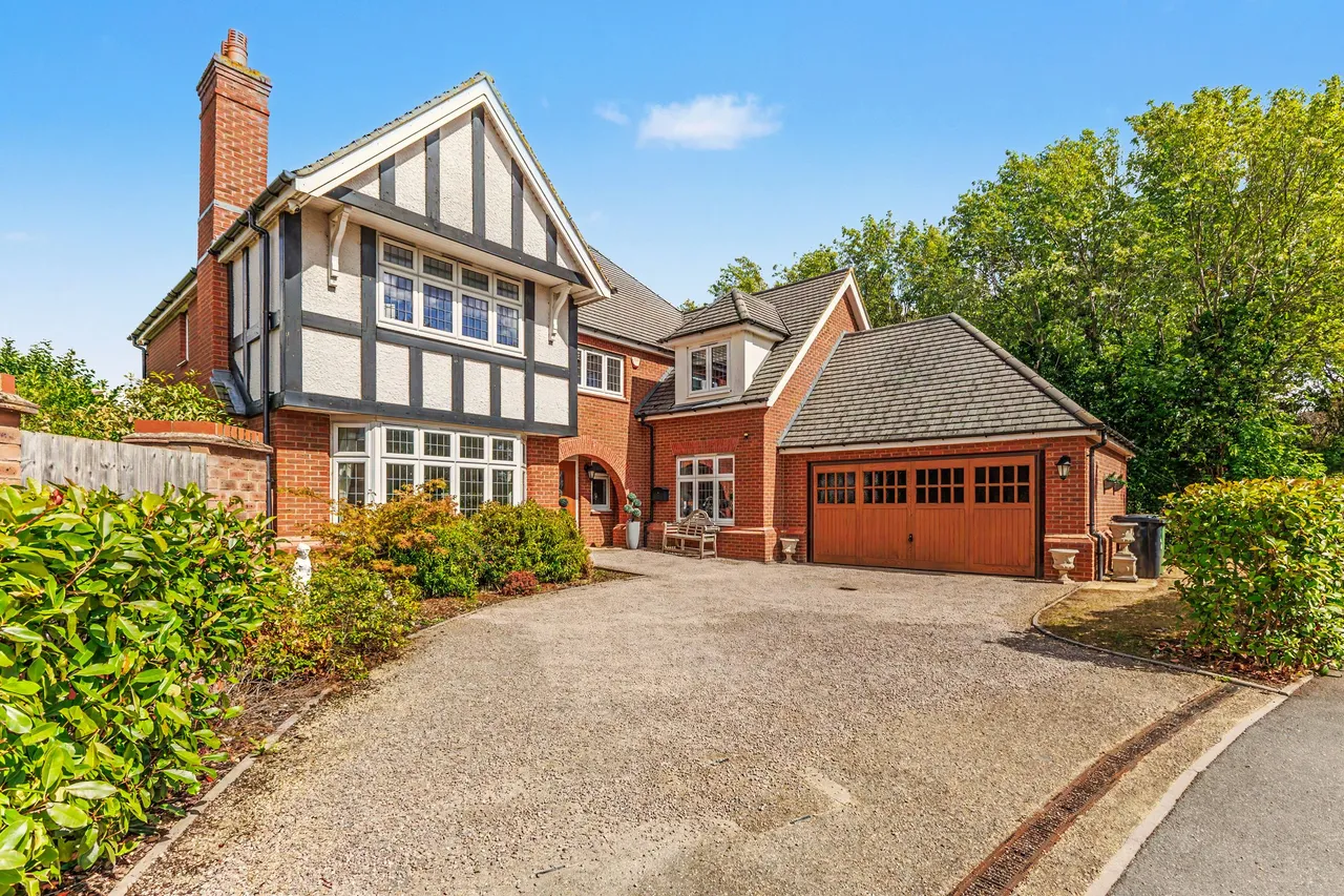 5 bed house for sale — Lodge Park Drive, Evesham, WR11