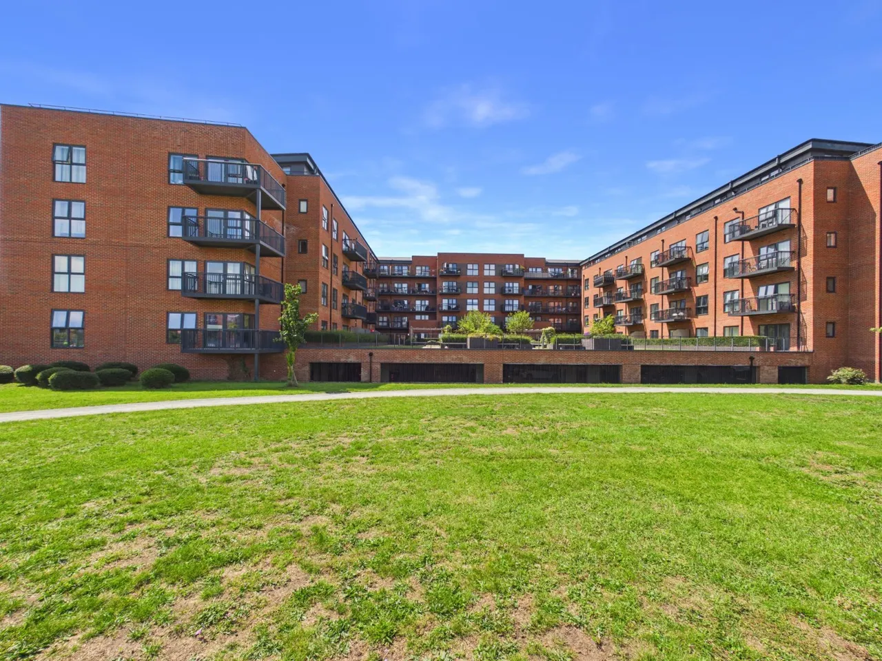 Pitcher Lane, Ashford, TW15, photo 11