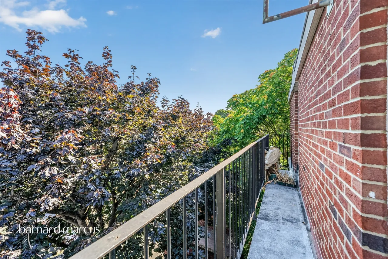 Wallis Close, London, photo 11
