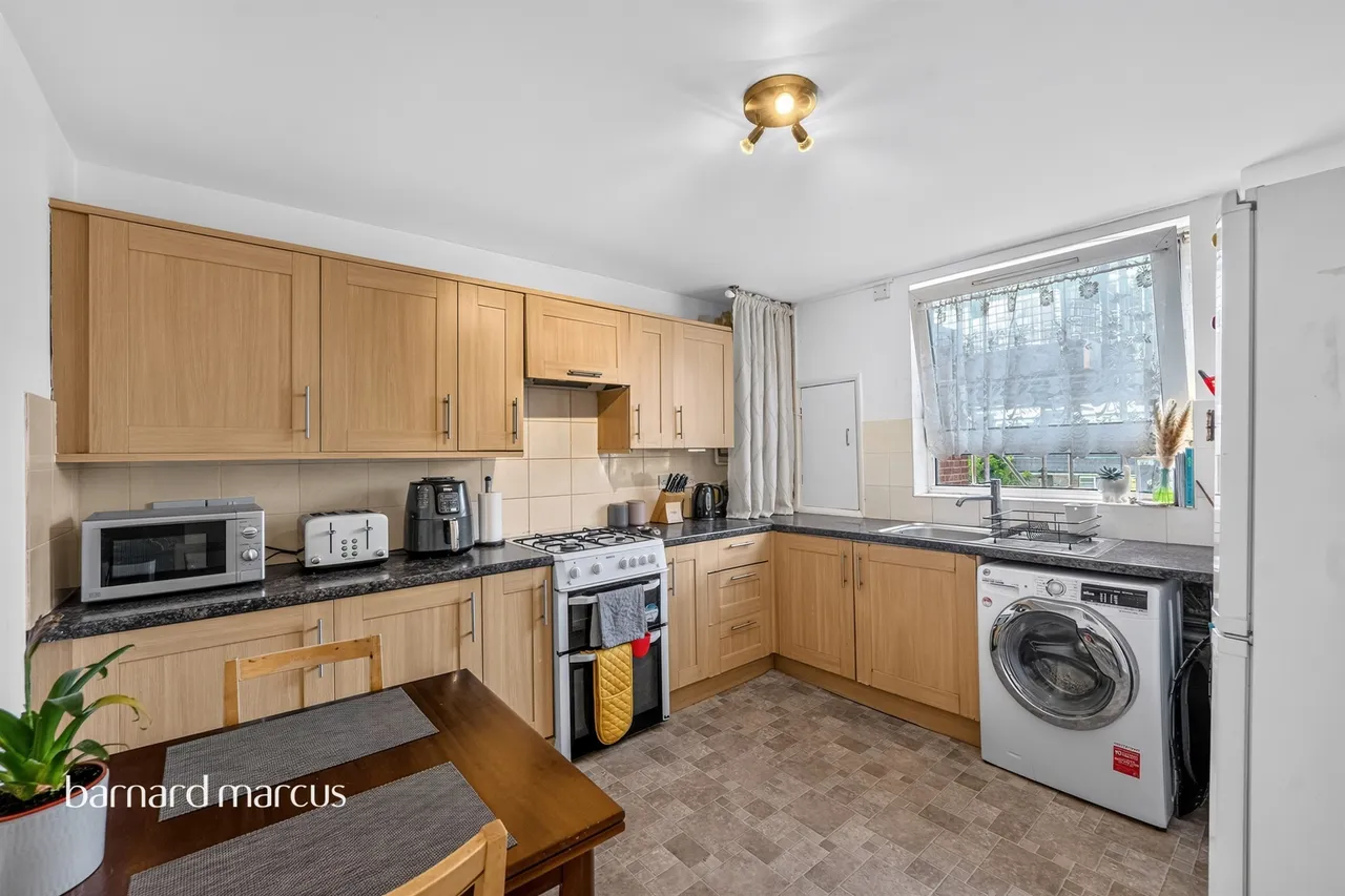 Wallis Close, London, photo 5