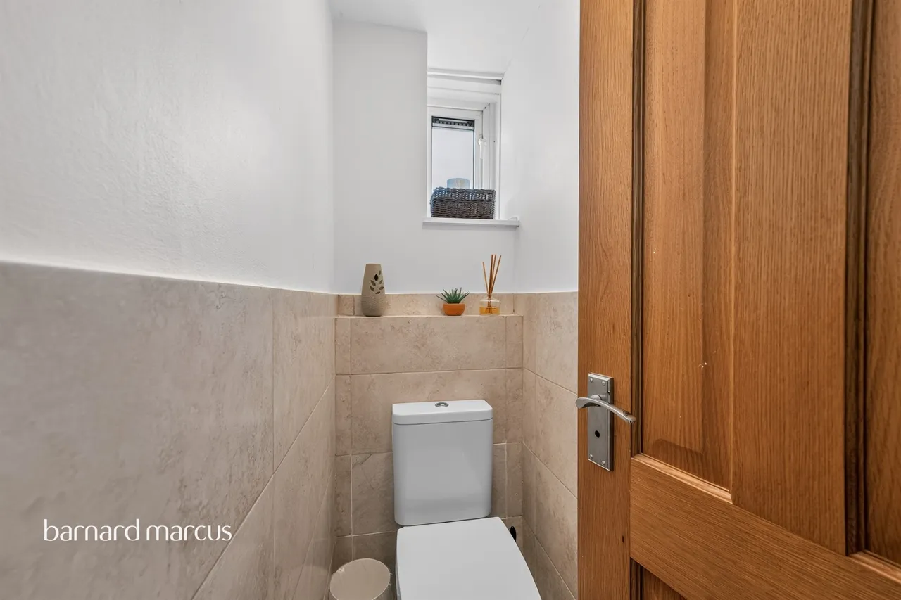 Wallis Close, London, photo 10