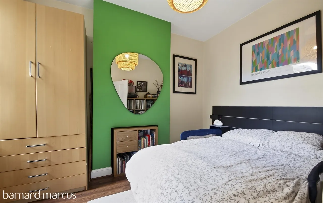 Lyndhurst Road, London, photo 10