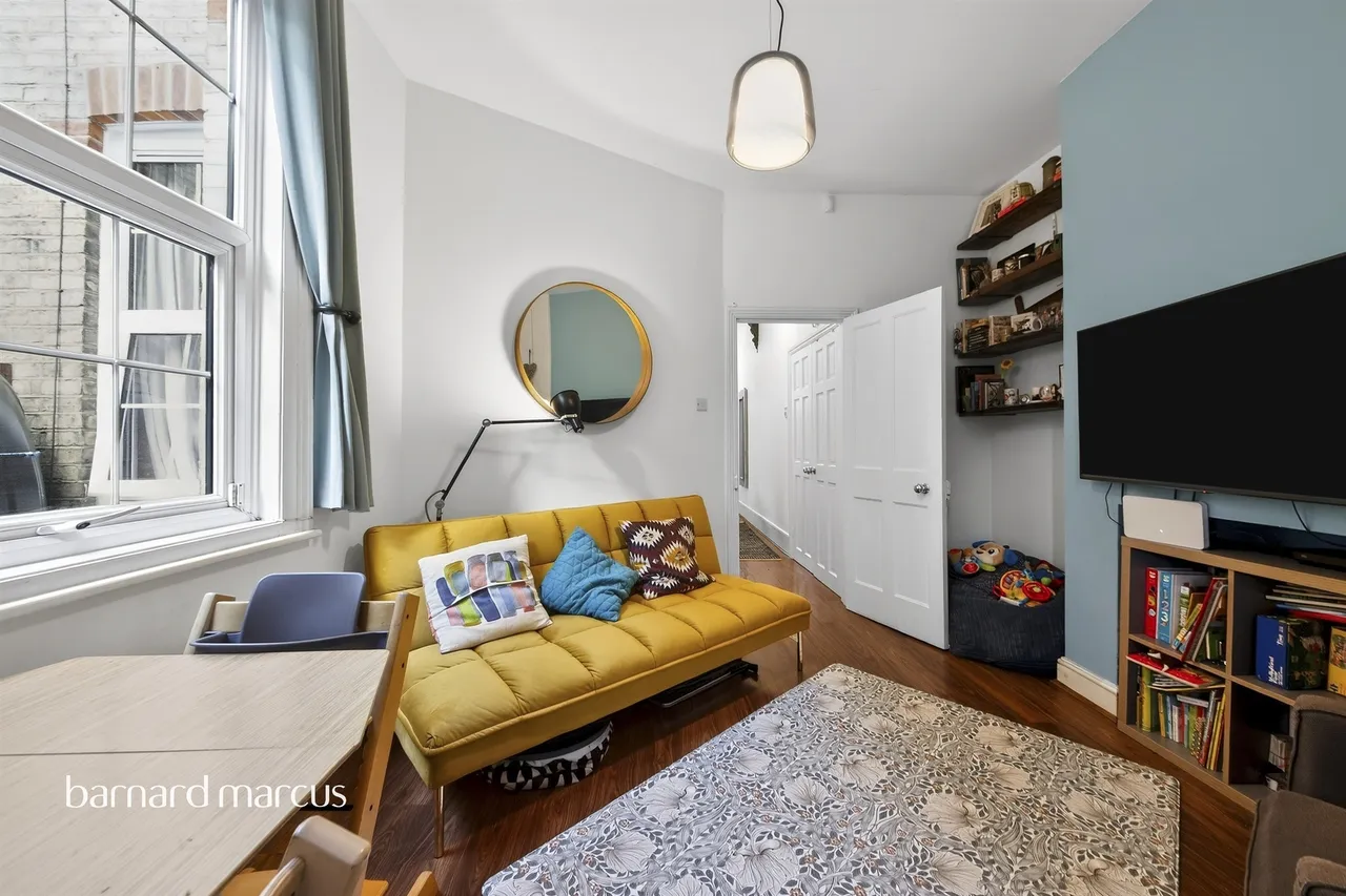 Lyndhurst Road, London, photo 11
