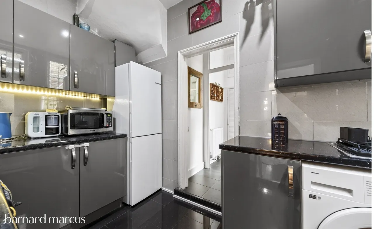 Lyndhurst Road, London, photo 9