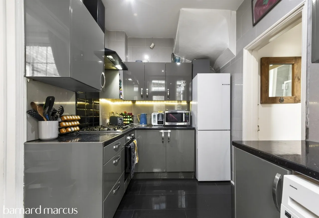 Lyndhurst Road, London, photo 4