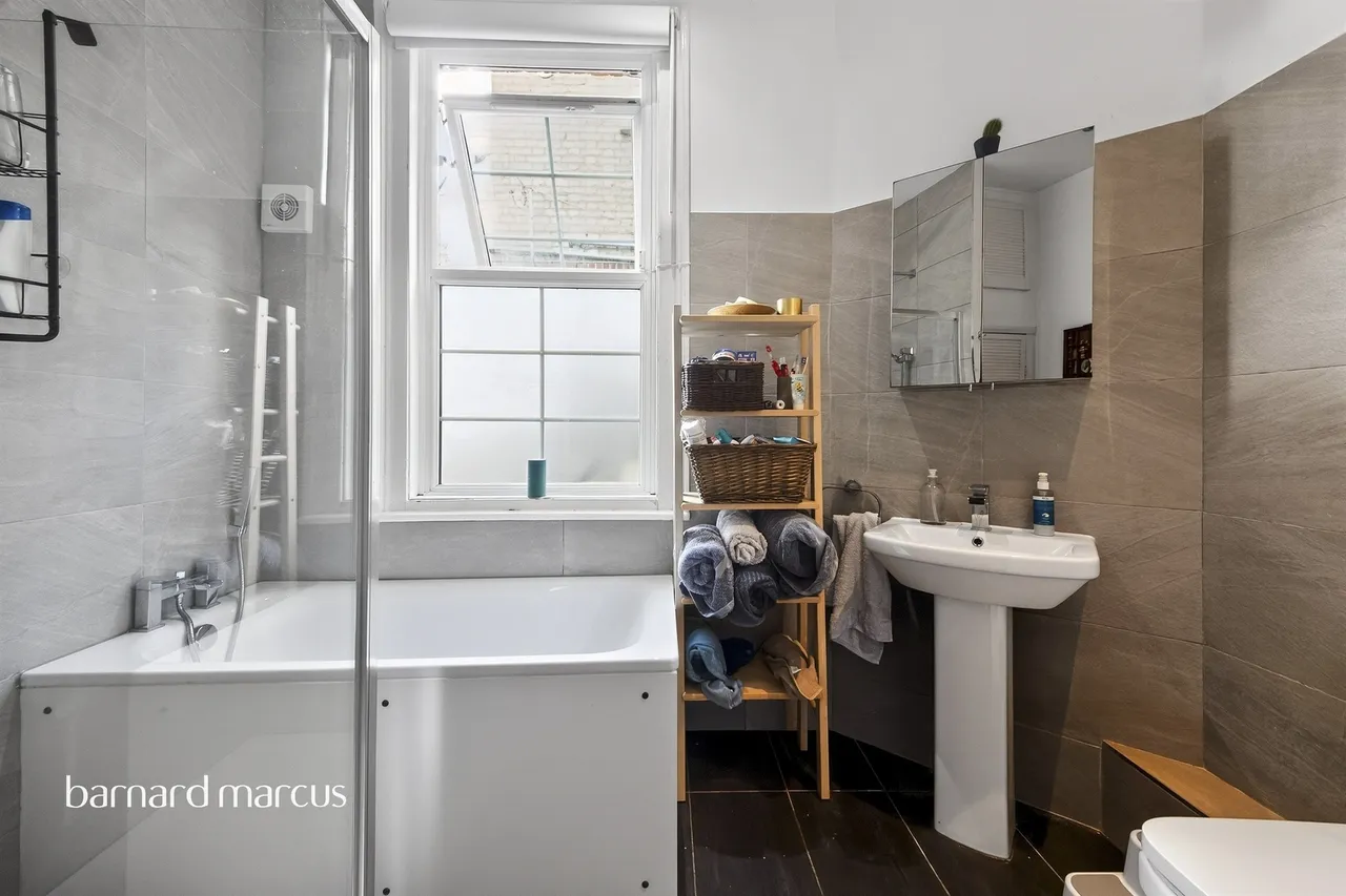 Lyndhurst Road, London, photo 6