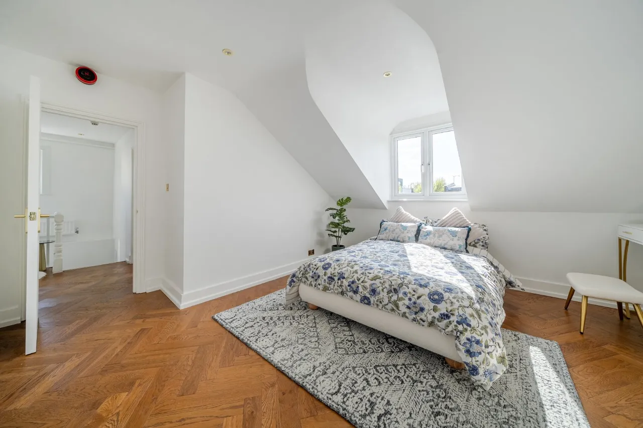 Ennismore Avenue, Chiswick, London, W4, photo 10