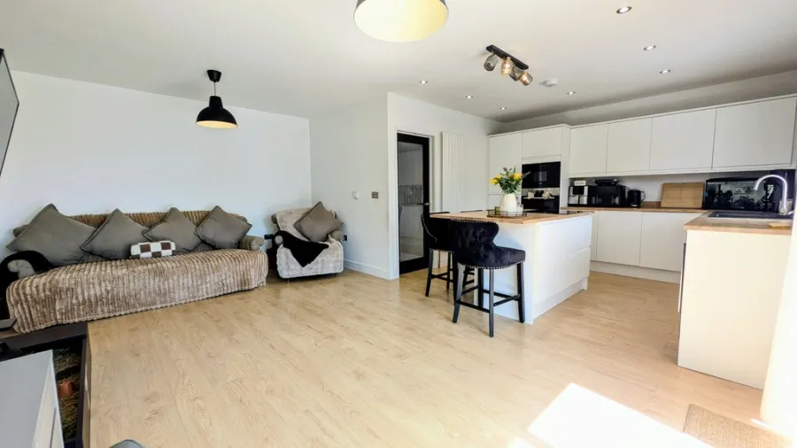 Worcester Close, Heolgerrig, photo 2
