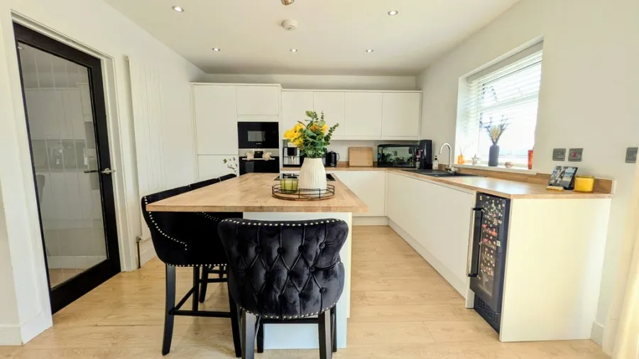Worcester Close, Heolgerrig, photo 3