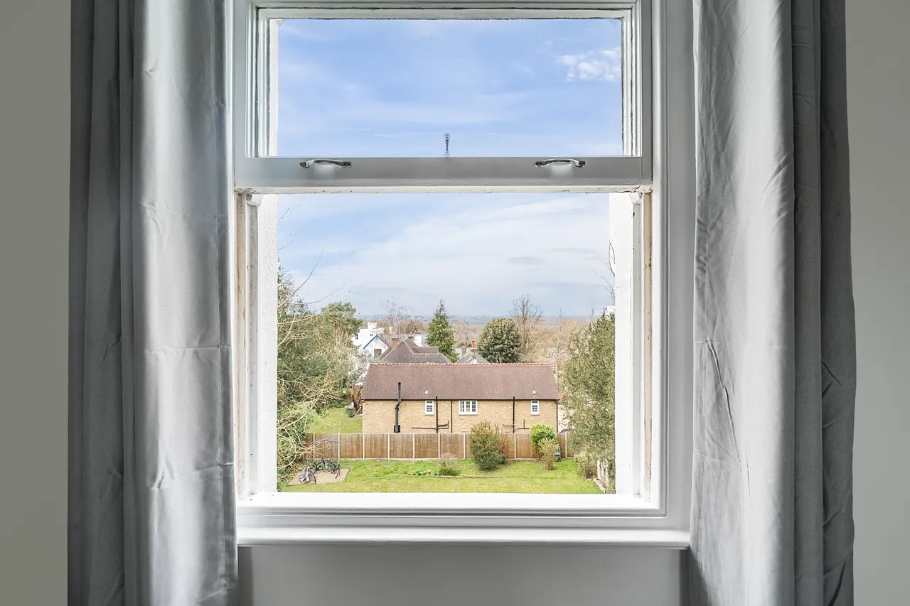 Portsmouth Road, Esher, KT10, photo 6