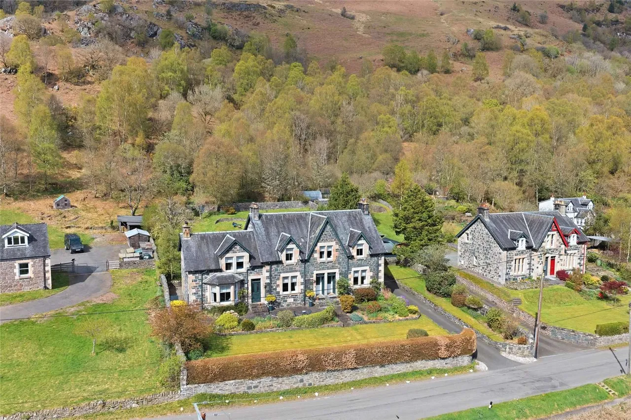Creag Darach, Lochard Road, Aberfoyle, Stirling, FK8 3TD, photo 2
