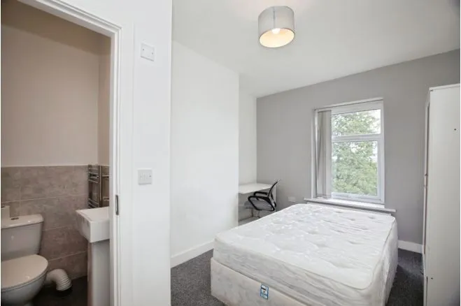 Queensberry Road, Burnley, BB11, photo 11