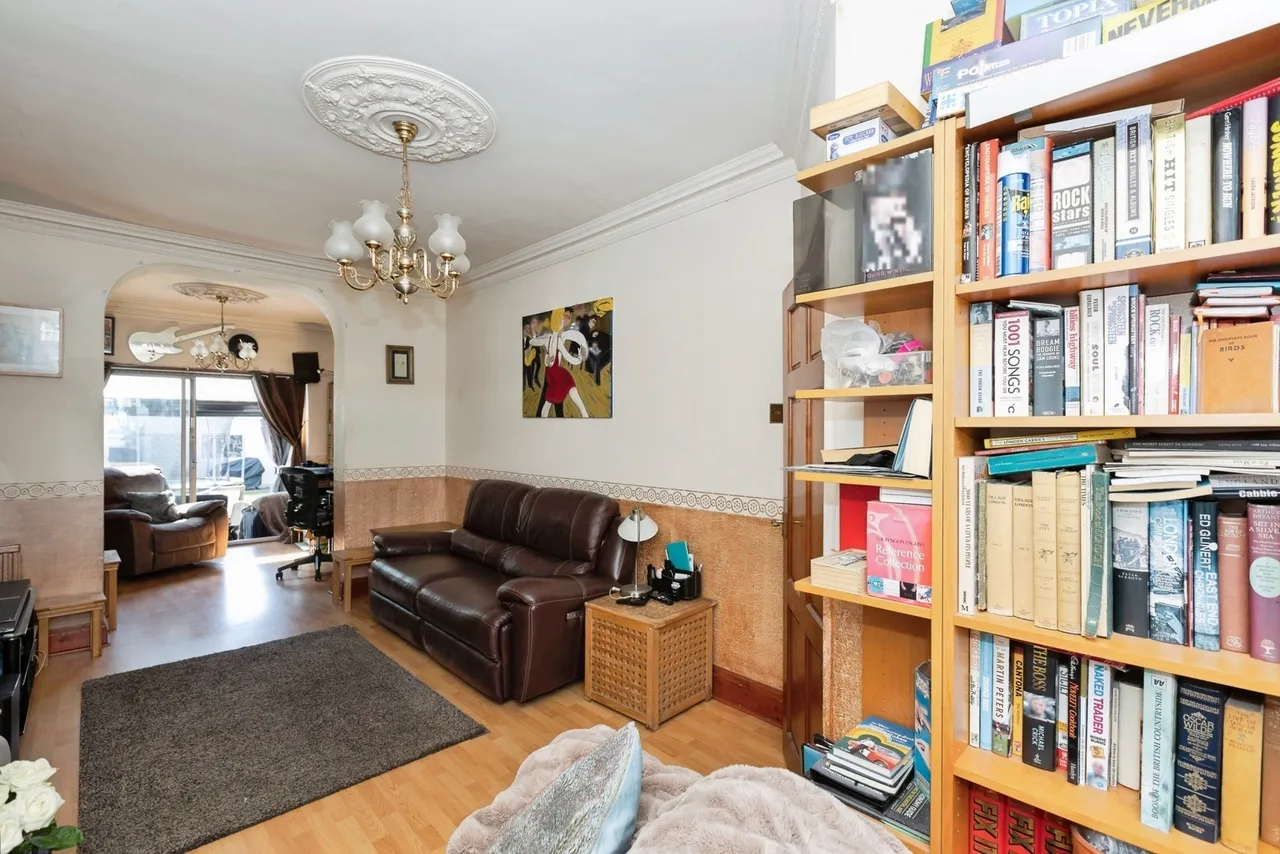 Brantwood Gardens, Ilford, IG4, photo 4