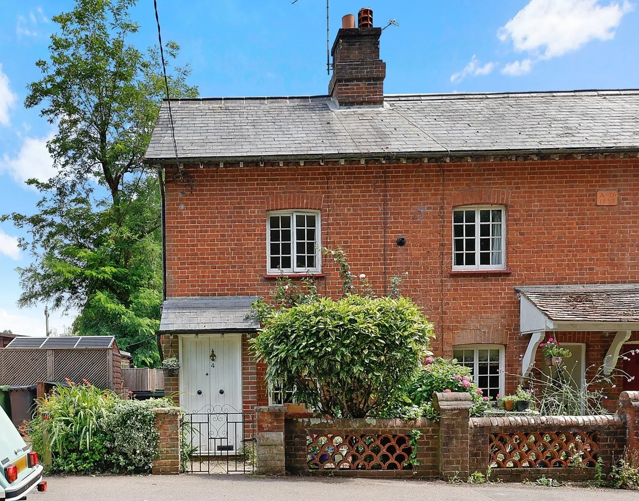 2 bed property for sale, Coles Lane, Capel, RH5