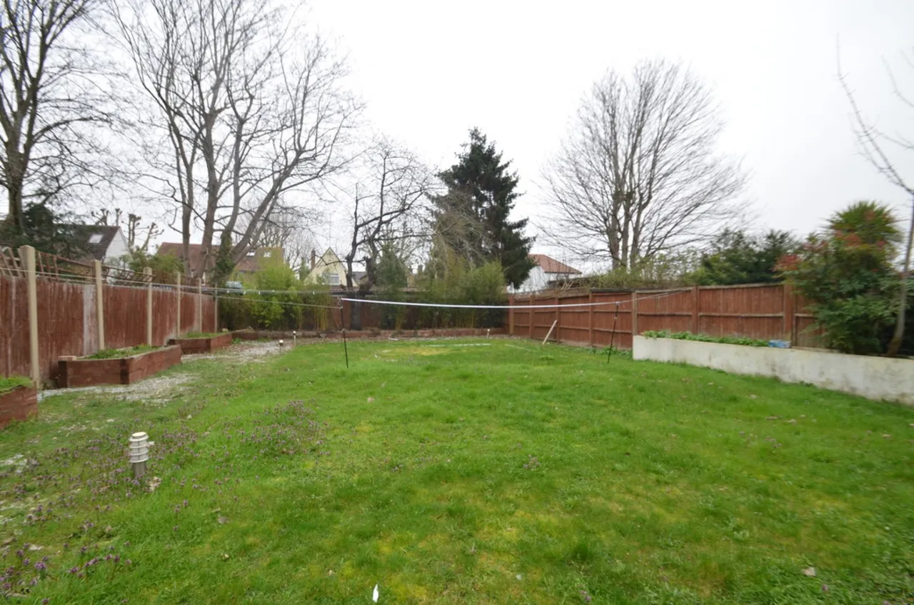 Claremont Road, Staines-upon-Thames, photo 5