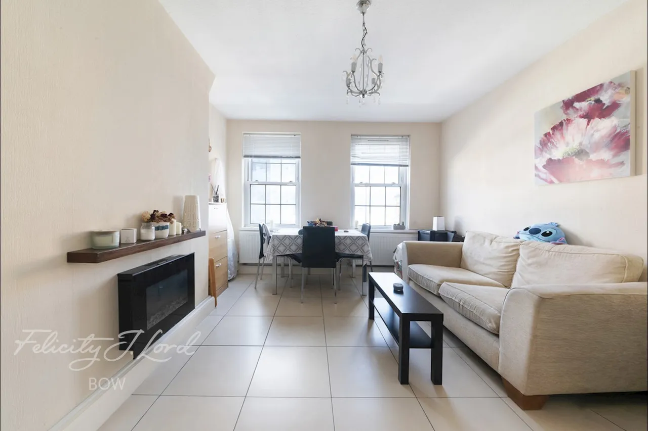 2 bed flat for sale, Watts Grove, London
