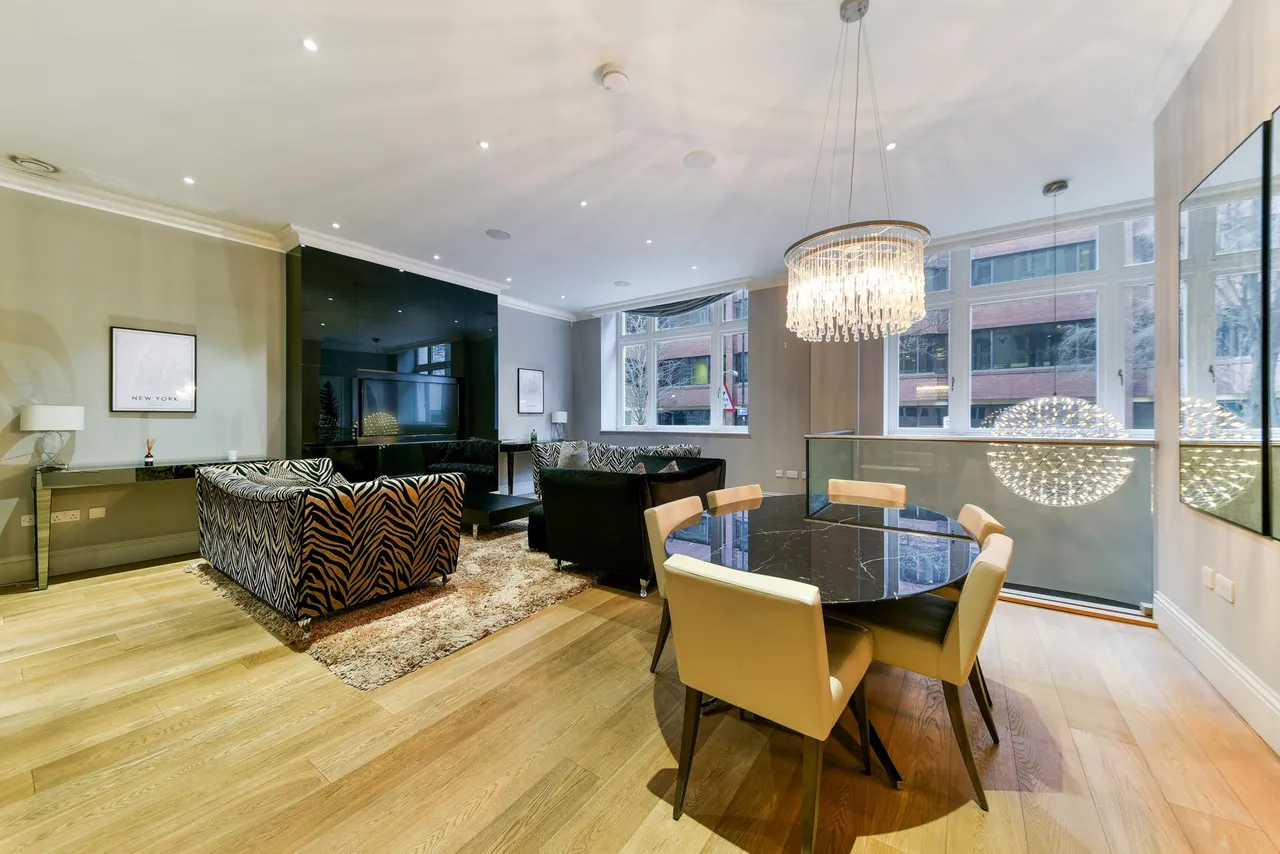Leman Street, E1, photo 2