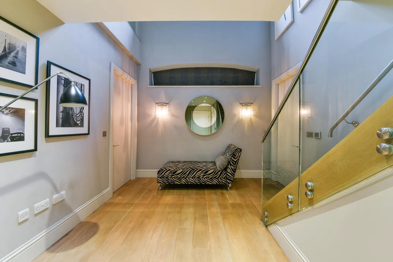 Leman Street, E1, photo 11