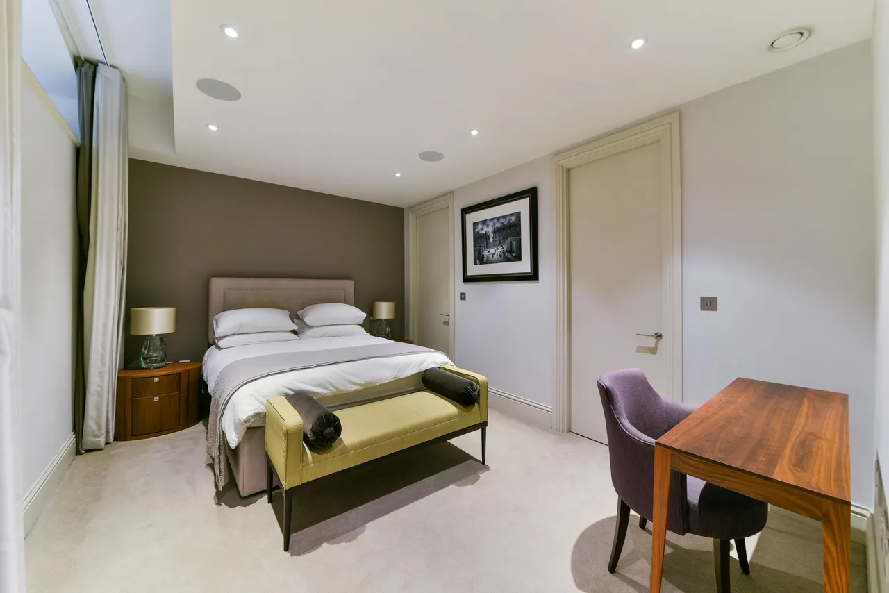 Leman Street, E1, photo 14